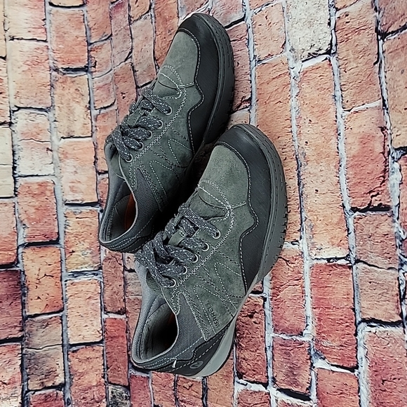 MERRILL PERFORMANCE FOOTWEAR, WOMANS SIZE 5.5 EUC - Picture 4 of 11